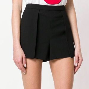 Larissa Open Pleat Front Short In Black